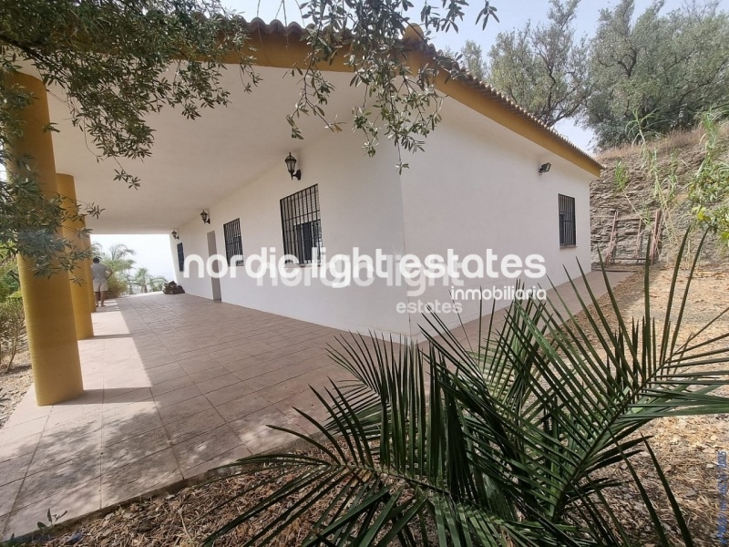  Lovely and large countryhouse in Canillas de Aceituno