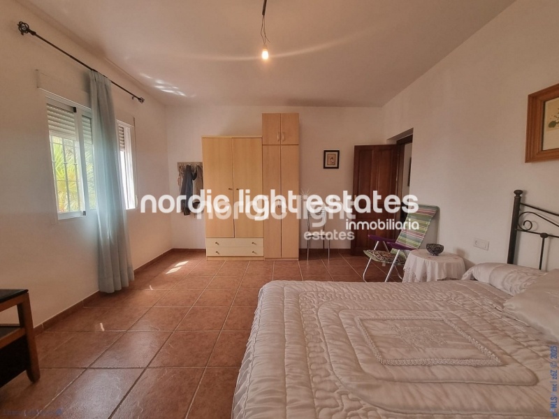  Lovely and large countryhouse in Canillas de Aceituno