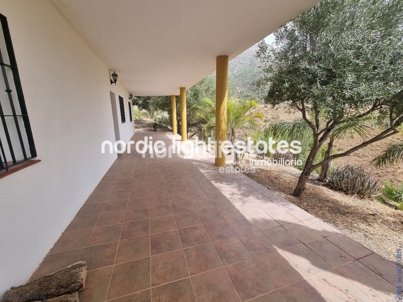  Lovely and large countryhouse in Canillas de Aceituno