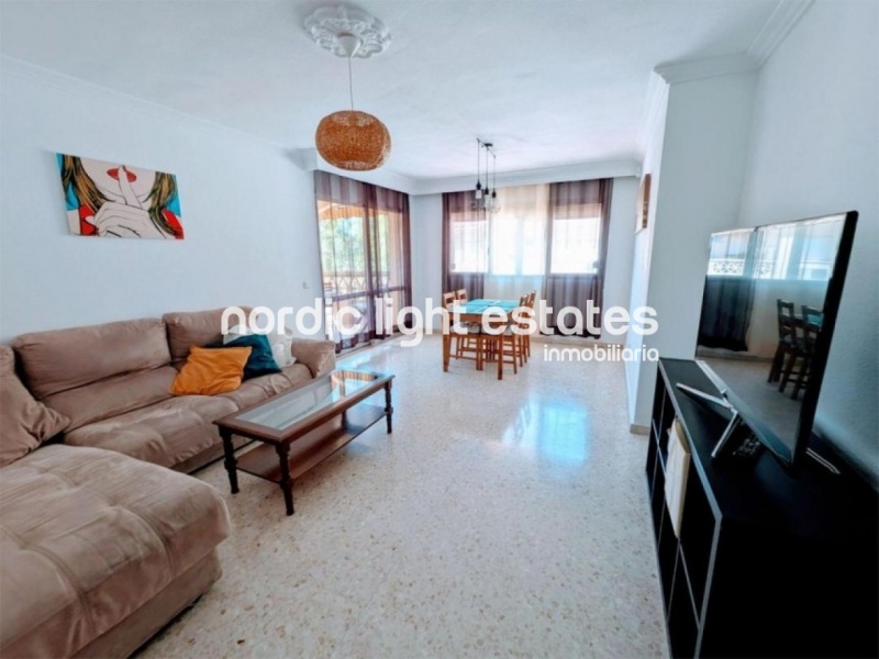 Bright apartment in El Cónsul, Málaga city. 4 bedrooms