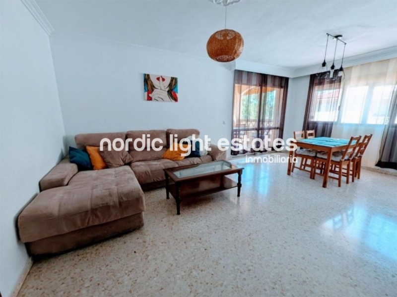 Bright apartment in El Cónsul, Málaga city. 4 bedrooms