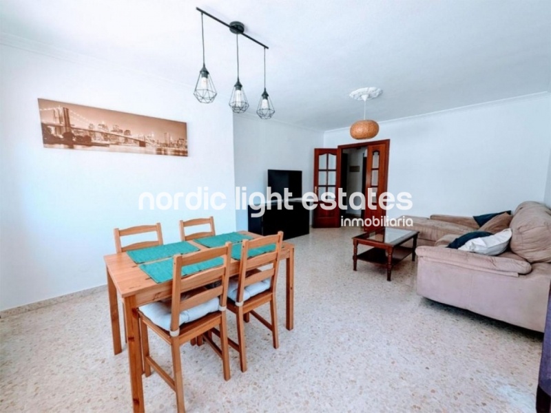 Bright apartment in El Cónsul, Málaga city. 4 bedrooms