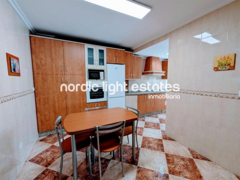 Bright apartment in El Cónsul, Málaga city. 4 bedrooms