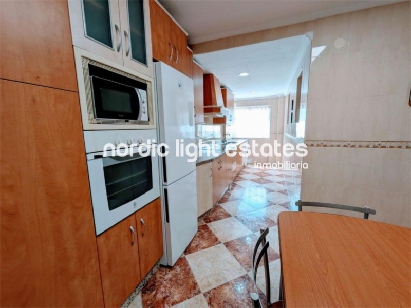 Bright apartment in El Cónsul, Málaga city. 4 bedrooms