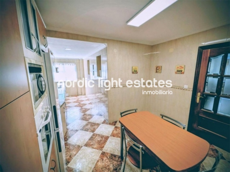 Bright apartment in El Cónsul, Málaga city. 4 bedrooms