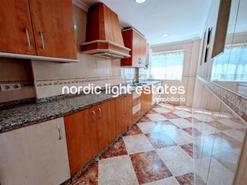 Bright apartment in El Cónsul, Málaga city. 4 bedrooms
