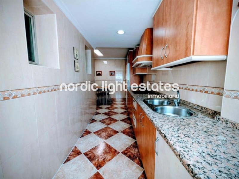 Bright apartment in El Cónsul, Málaga city. 4 bedrooms