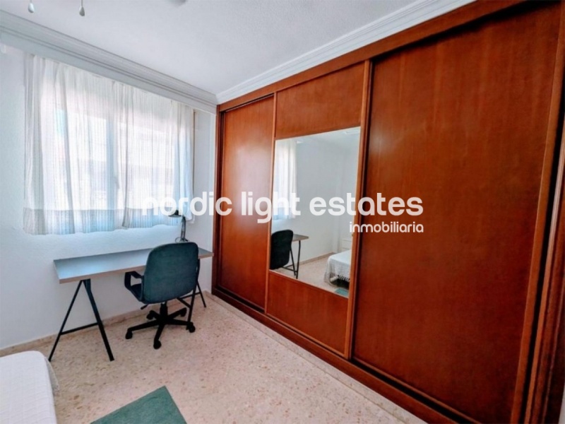 Bright apartment in El Cónsul, Málaga city. 4 bedrooms