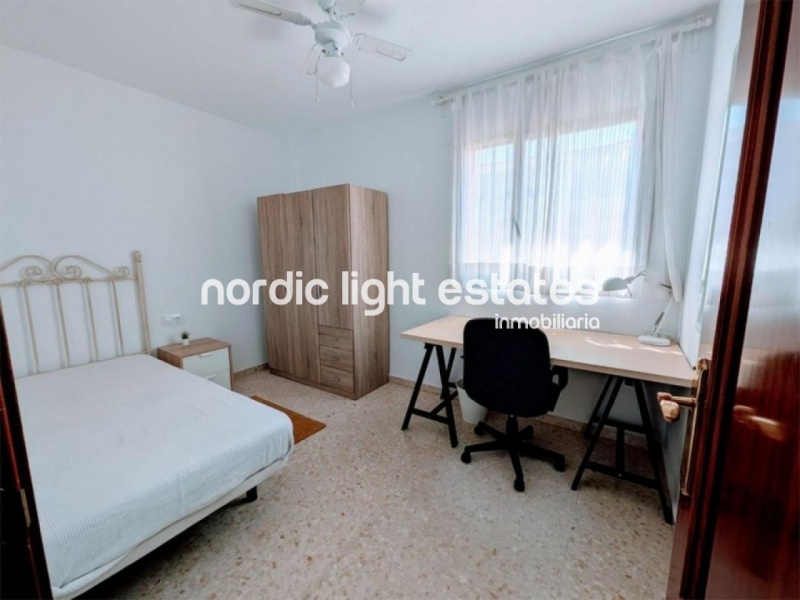Bright apartment in El Cónsul, Málaga city. 4 bedrooms