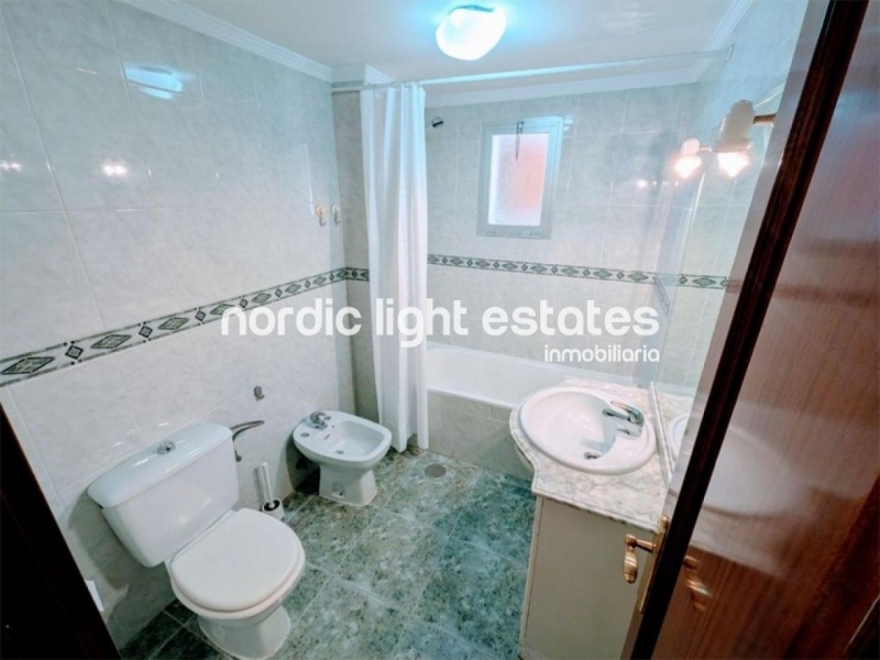 Bright apartment in El Cónsul, Málaga city. 4 bedrooms