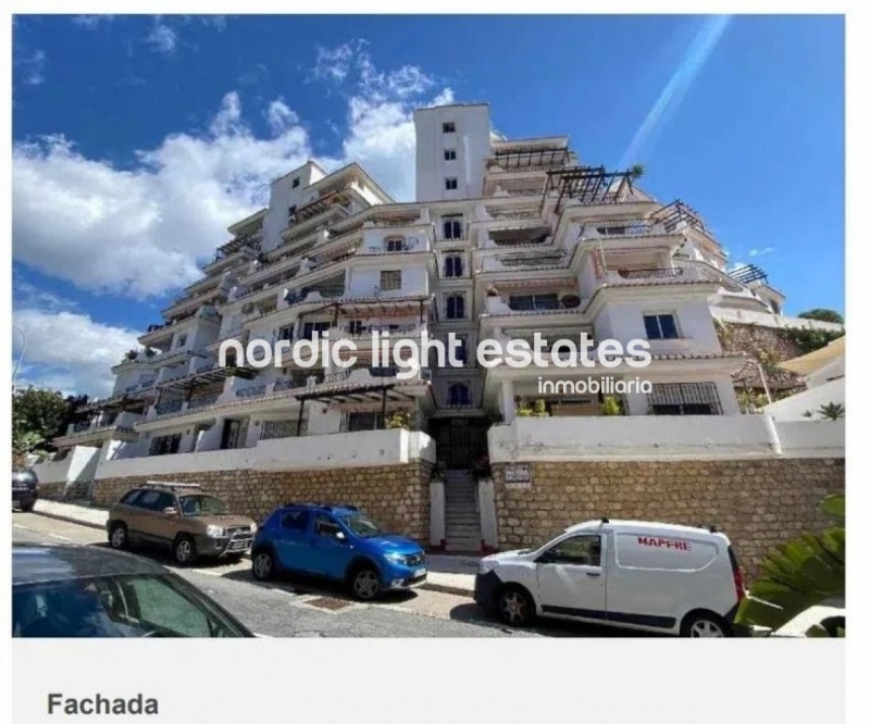 Apartamento con vistas al mar y plaza de garaje en Almuñécar. A solo 250 metros de la playa