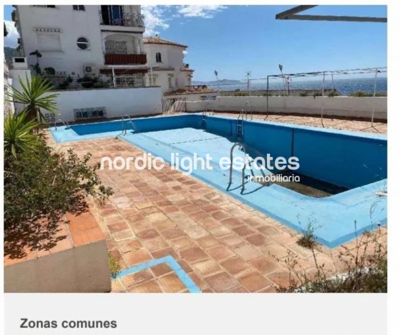 Apartamento con vistas al mar y plaza de garaje en Almuñécar. A solo 250 metros de la playa