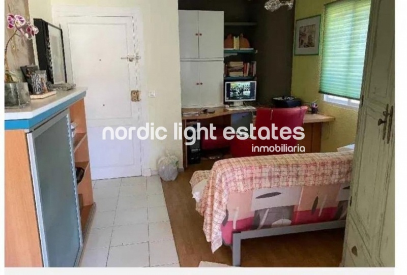 Apartamento con vistas al mar y plaza de garaje en Almuñécar. A solo 250 metros de la playa