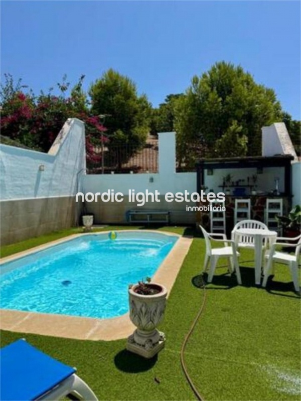 Preciosa casa pareada con piscina privada en Málaga capital, zona Intelhorce