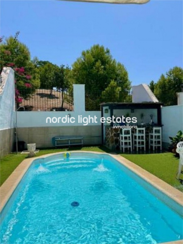 Preciosa casa pareada con piscina privada en Málaga capital, zona Intelhorce