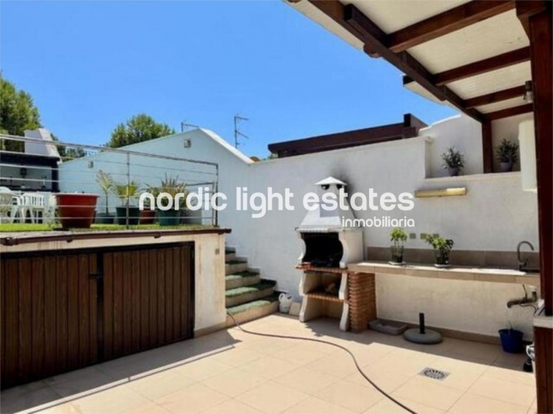 Preciosa casa pareada con piscina privada en Málaga capital, zona Intelhorce