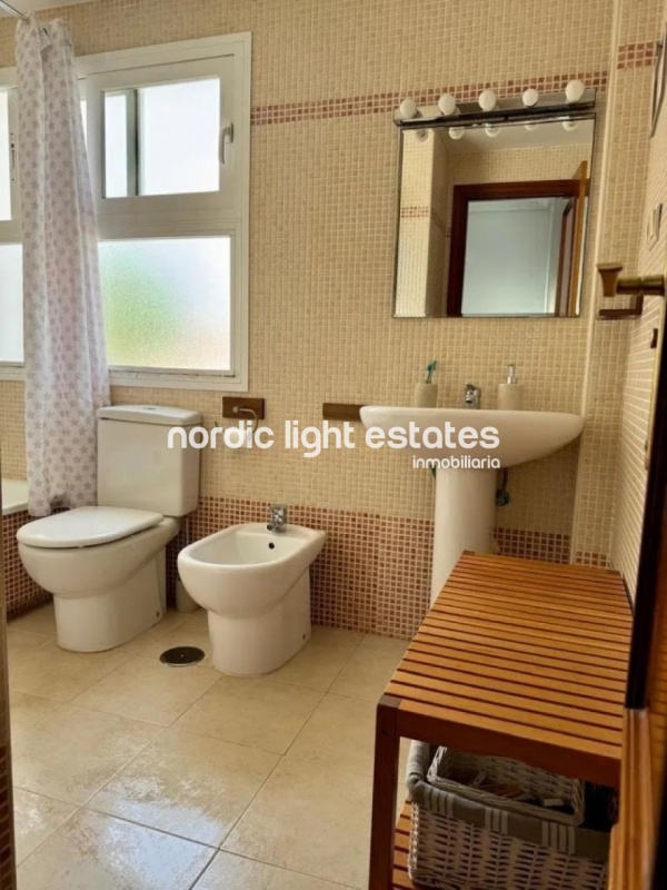 Preciosa casa pareada con piscina privada en Málaga capital, zona Intelhorce