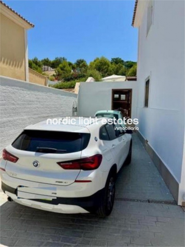 Preciosa casa pareada con piscina privada en Málaga capital, zona Intelhorce