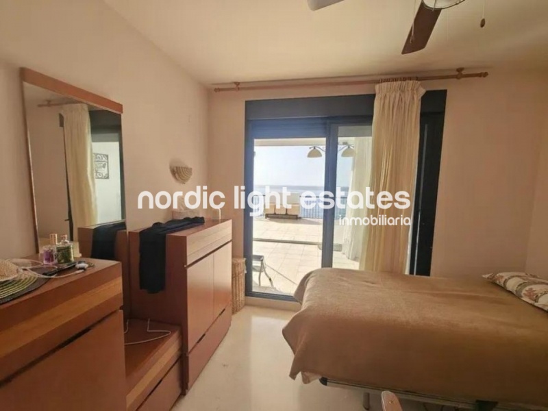 Luxury apartment in the prestigious Calaceite Urbanisation in Torrox Costa. Swimming pool and parking space x 