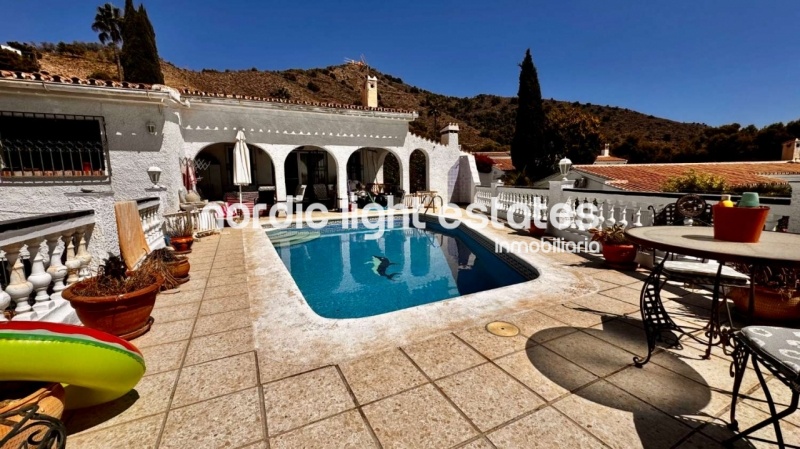 Exclusive detached villa in Capistrano, Nerja. Swimming pool and sea views