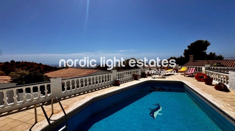 Exclusive detached villa in Capistrano, Nerja. Swimming pool and sea views