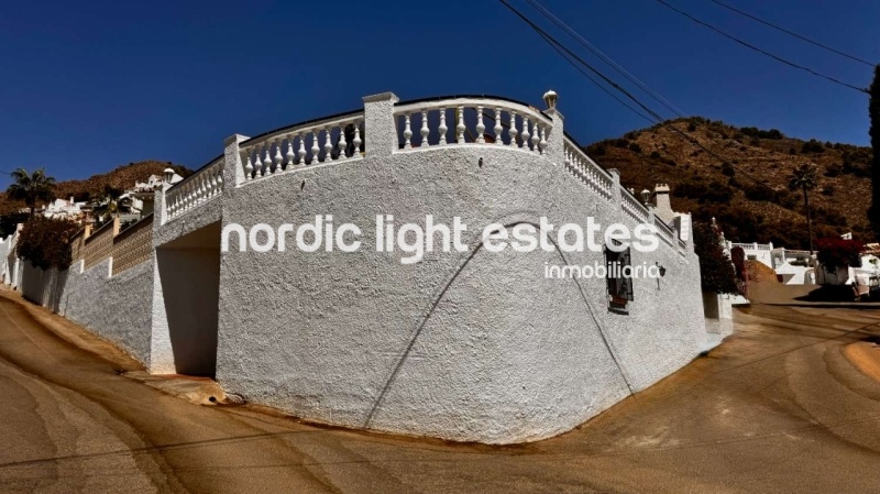 Exclusive detached villa in Capistrano, Nerja. Swimming pool and sea views