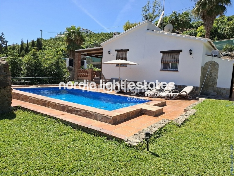 Preciosa casa rural en excelente estado y con acceso completamente hormigonado en Frigiliana 