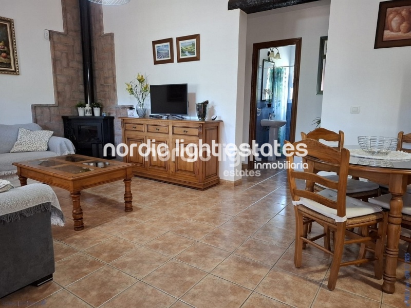 Preciosa casa rural en excelente estado y con acceso completamente hormigonado en Frigiliana 