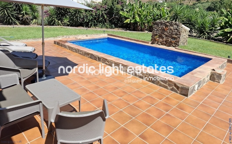 Preciosa casa rural en excelente estado y con acceso completamente hormigonado en Frigiliana 