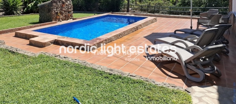 Preciosa casa rural en excelente estado y con acceso completamente hormigonado en Frigiliana 
