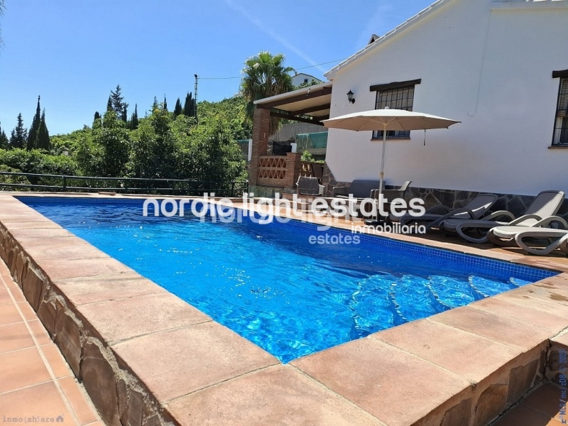 Preciosa casa rural en excelente estado y con acceso completamente hormigonado en Frigiliana 