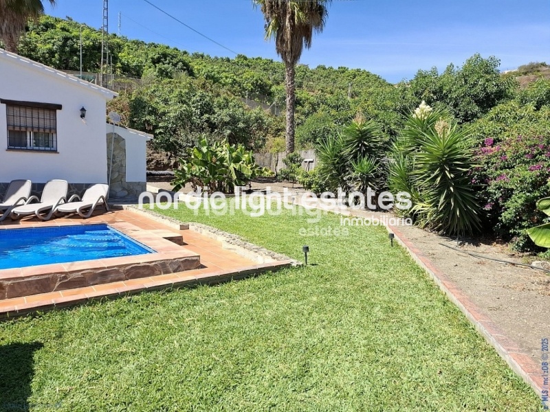 Preciosa casa rural en excelente estado y con acceso completamente hormigonado en Frigiliana 