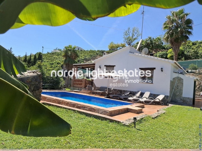 Preciosa casa rural en excelente estado y con acceso completamente hormigonado en Frigiliana 