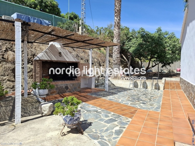 Preciosa casa rural en excelente estado y con acceso completamente hormigonado en Frigiliana 