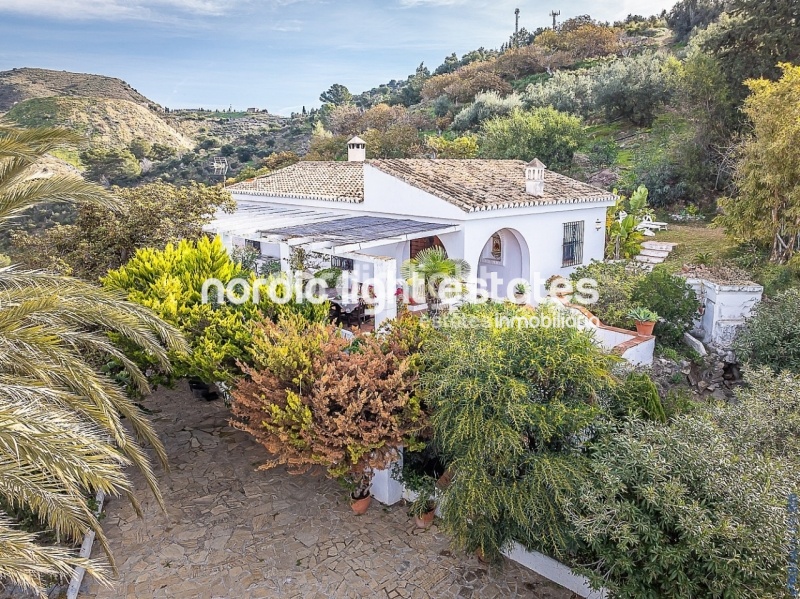 Stunning country villa plenty of land and fruit trees in La Herradura