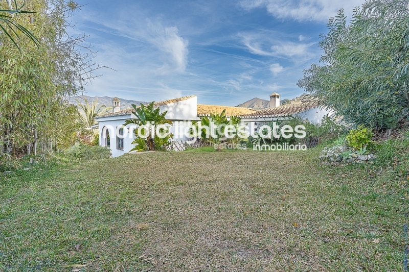 Stunning country villa plenty of land and fruit trees in La Herradura