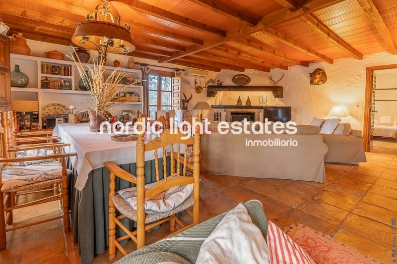 Stunning country villa plenty of land and fruit trees in La Herradura