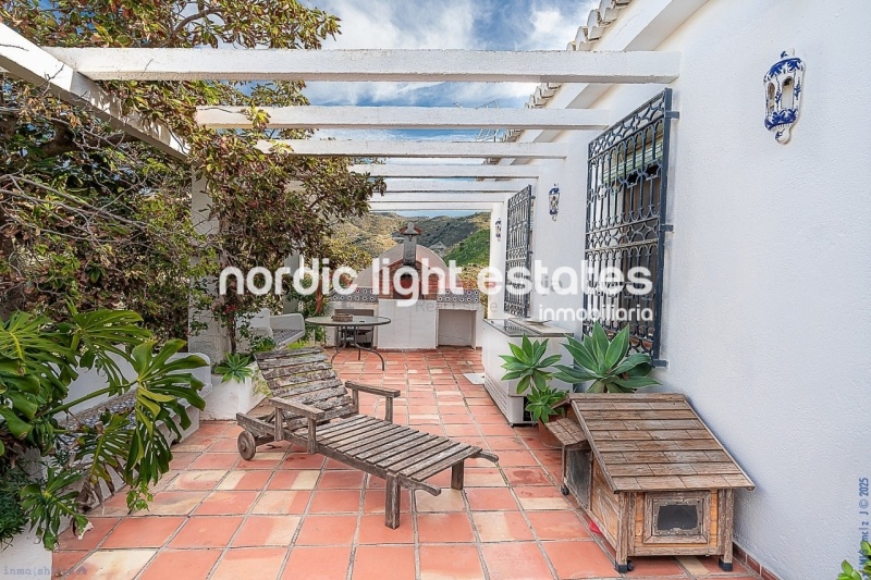 Stunning country villa plenty of land and fruit trees in La Herradura