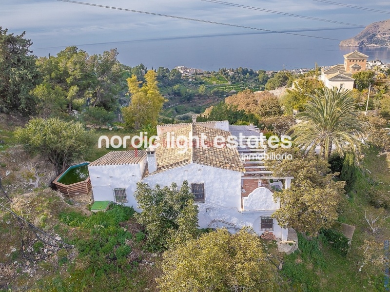 Stunning country villa plenty of land and fruit trees in La Herradura