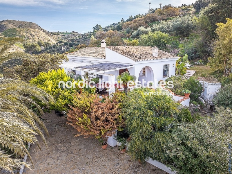 Stunning country villa plenty of land and fruit trees in La Herradura