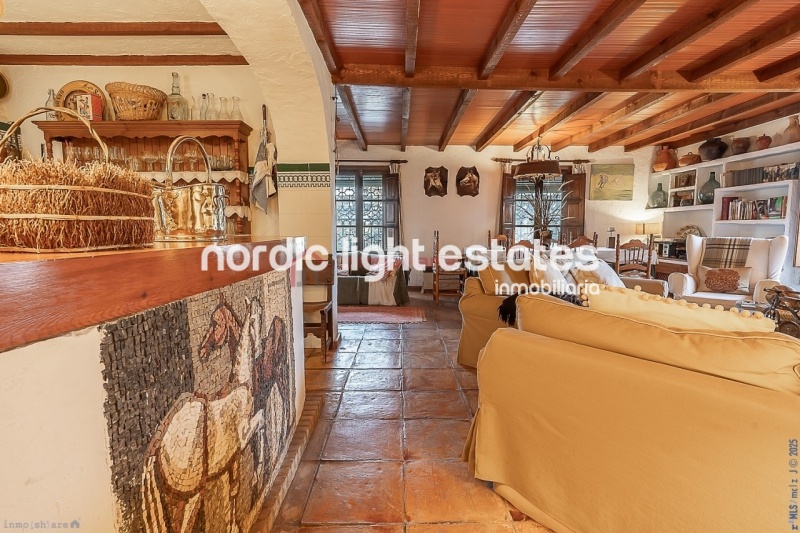 Stunning country villa plenty of land and fruit trees in La Herradura
