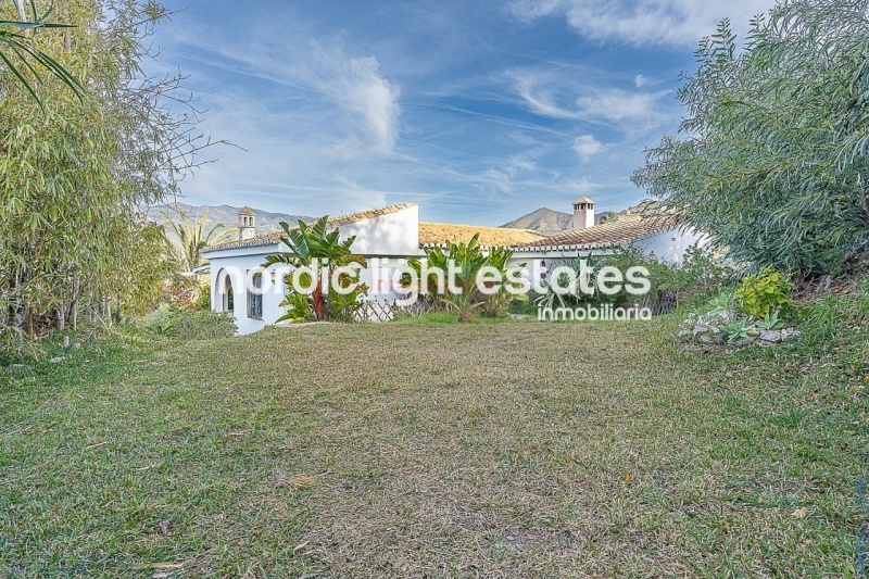 Stunning country villa plenty of land and fruit trees in La Herradura