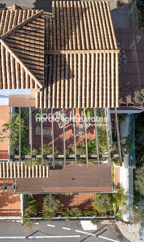 Impressive house with harbour views and several garages