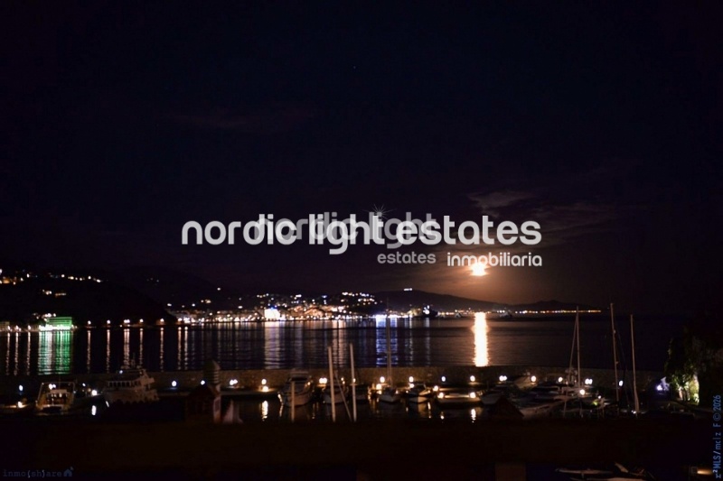 Impressive house with harbour views and several garages