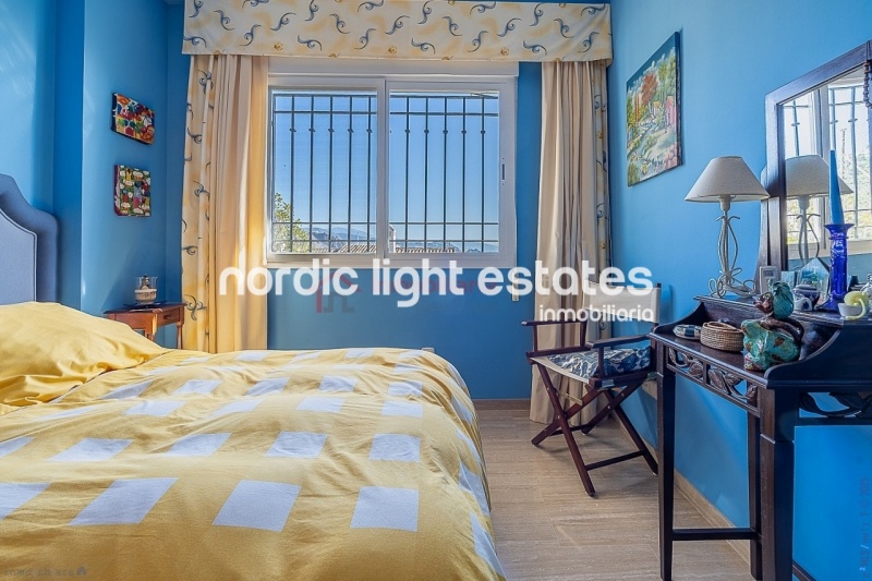 Impressive house with harbour views and several garages