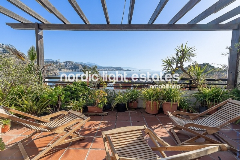 Impressive house with harbour views and several garages