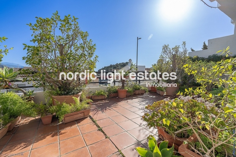 Impressive house with harbour views and several garages