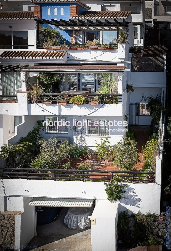 Impressive house with harbour views and several garages
