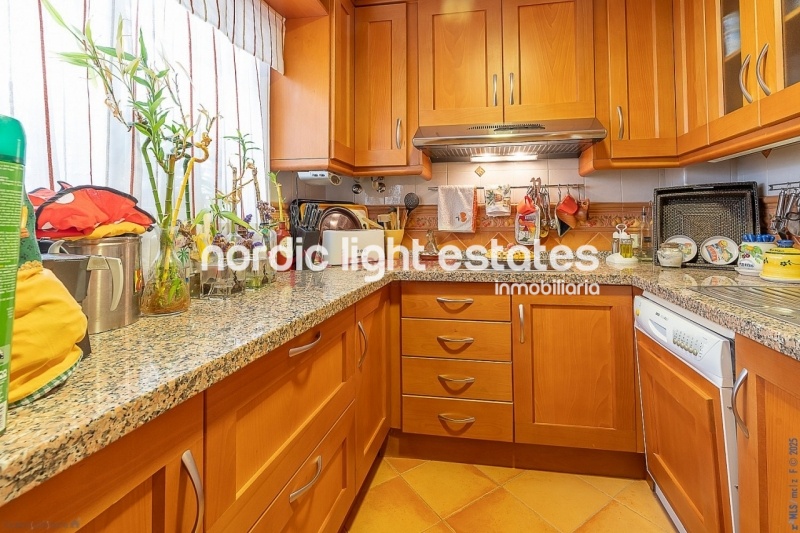 Impressive house with harbour views and several garages