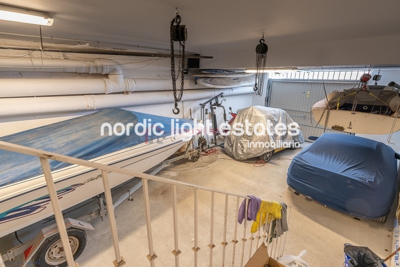 Impressive house with harbour views and several garages